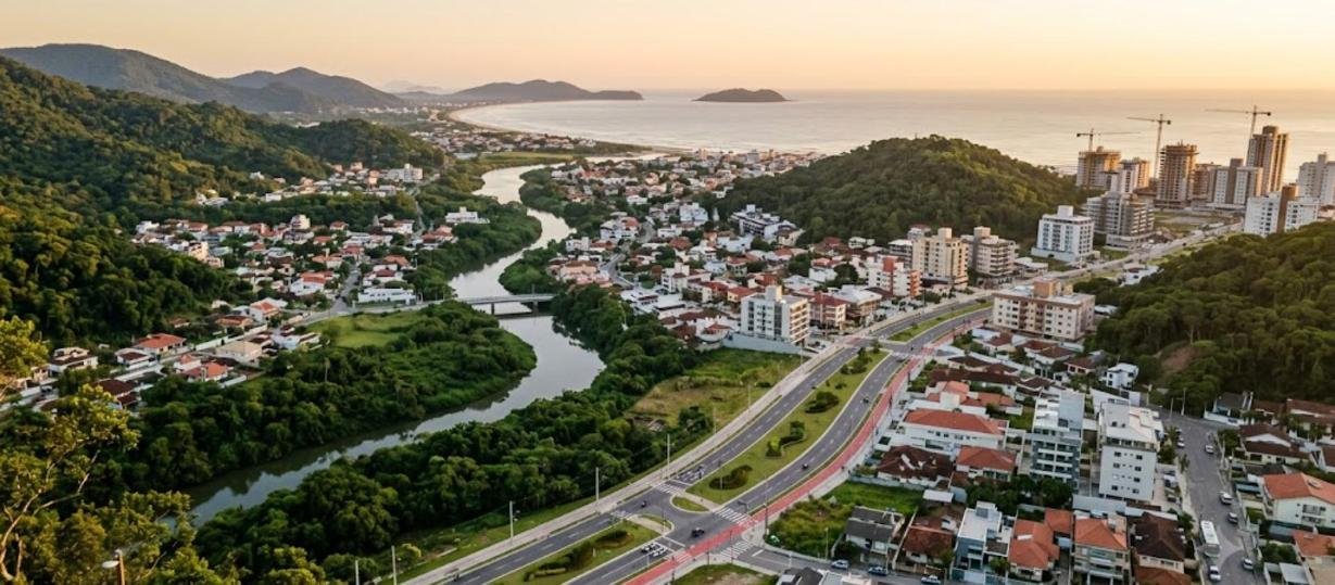 Vista aérea de Camboriú SC, cidade em crescimento no Litoral Norte de Santa Catarina