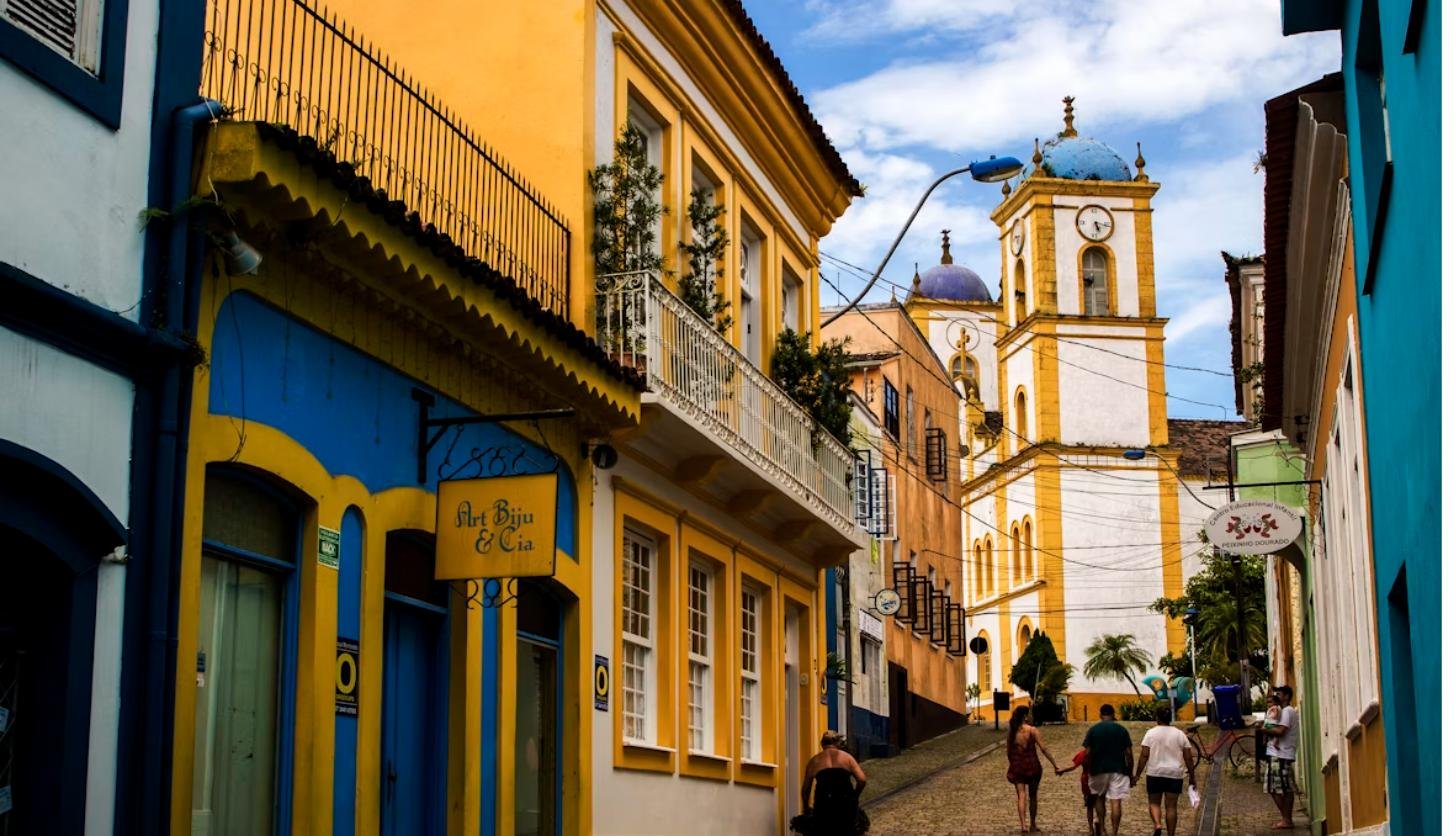 Centro histórico colorido em Penha, SC
